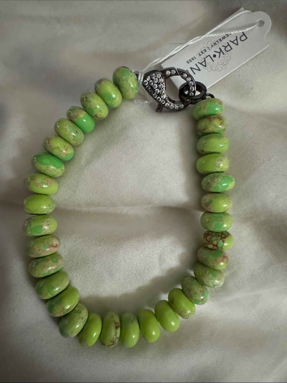 NWT: 🦜Park Lane Lime Green Beaded Bracelet-Parrot Grren with hematite clasp